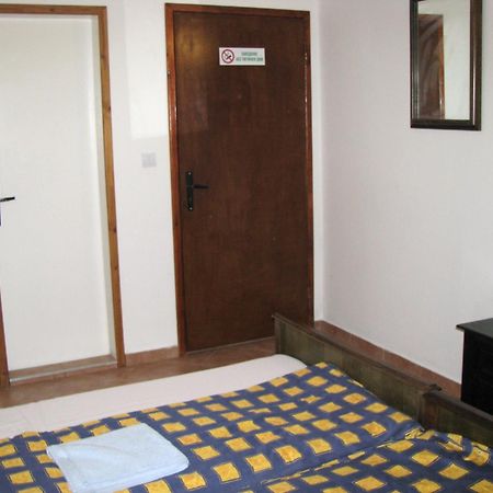Guest House Familia Samovodene Esterno foto