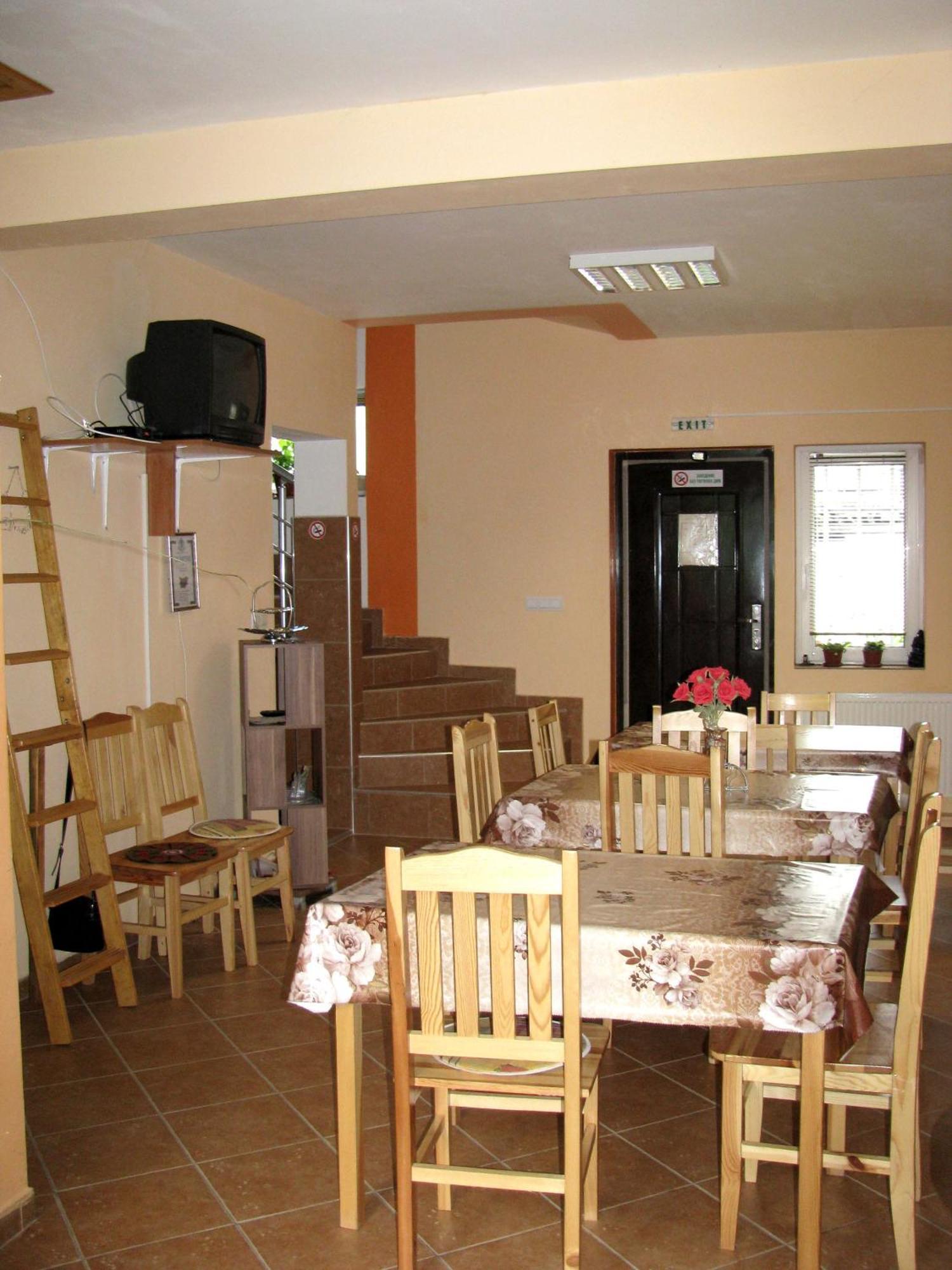 Guest House Familia Samovodene Esterno foto