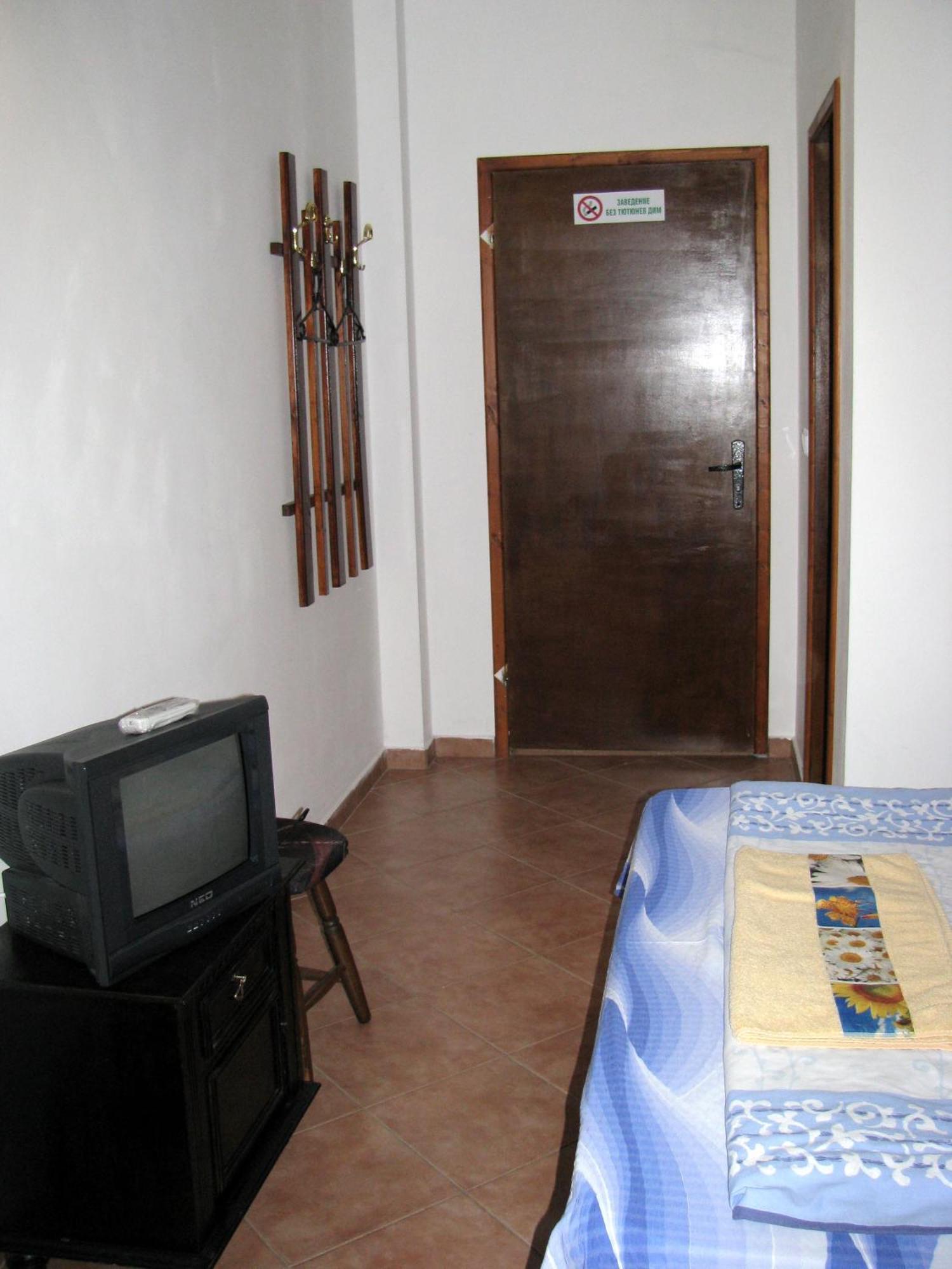 Guest House Familia Samovodene Esterno foto