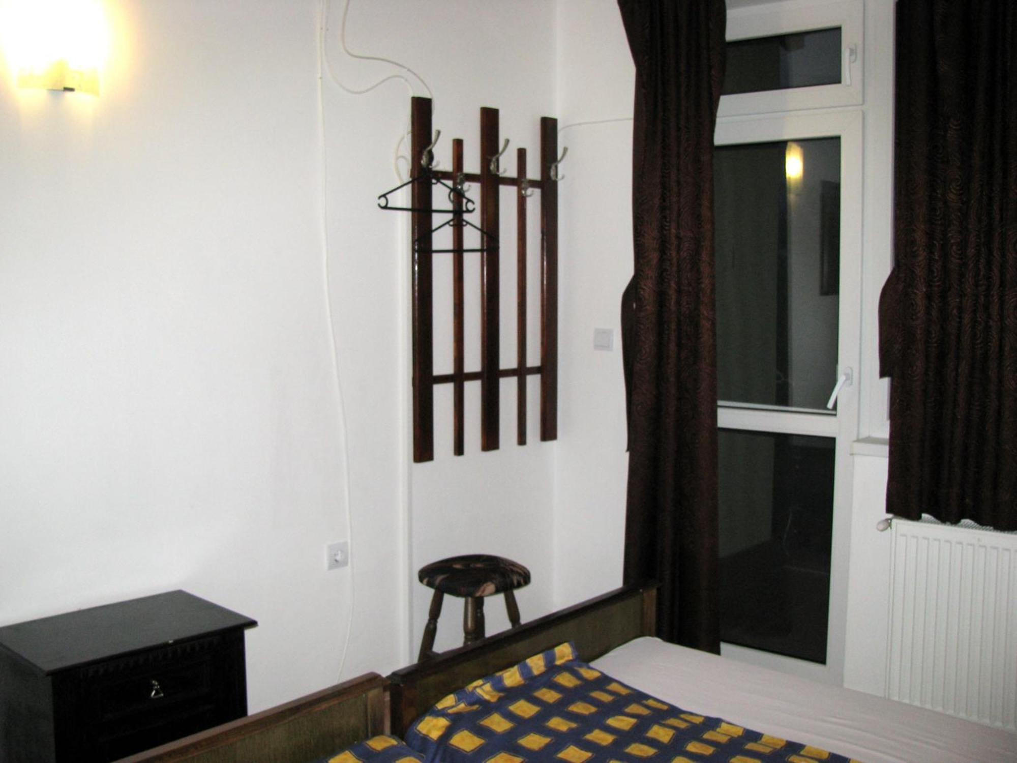 Guest House Familia Samovodene Esterno foto