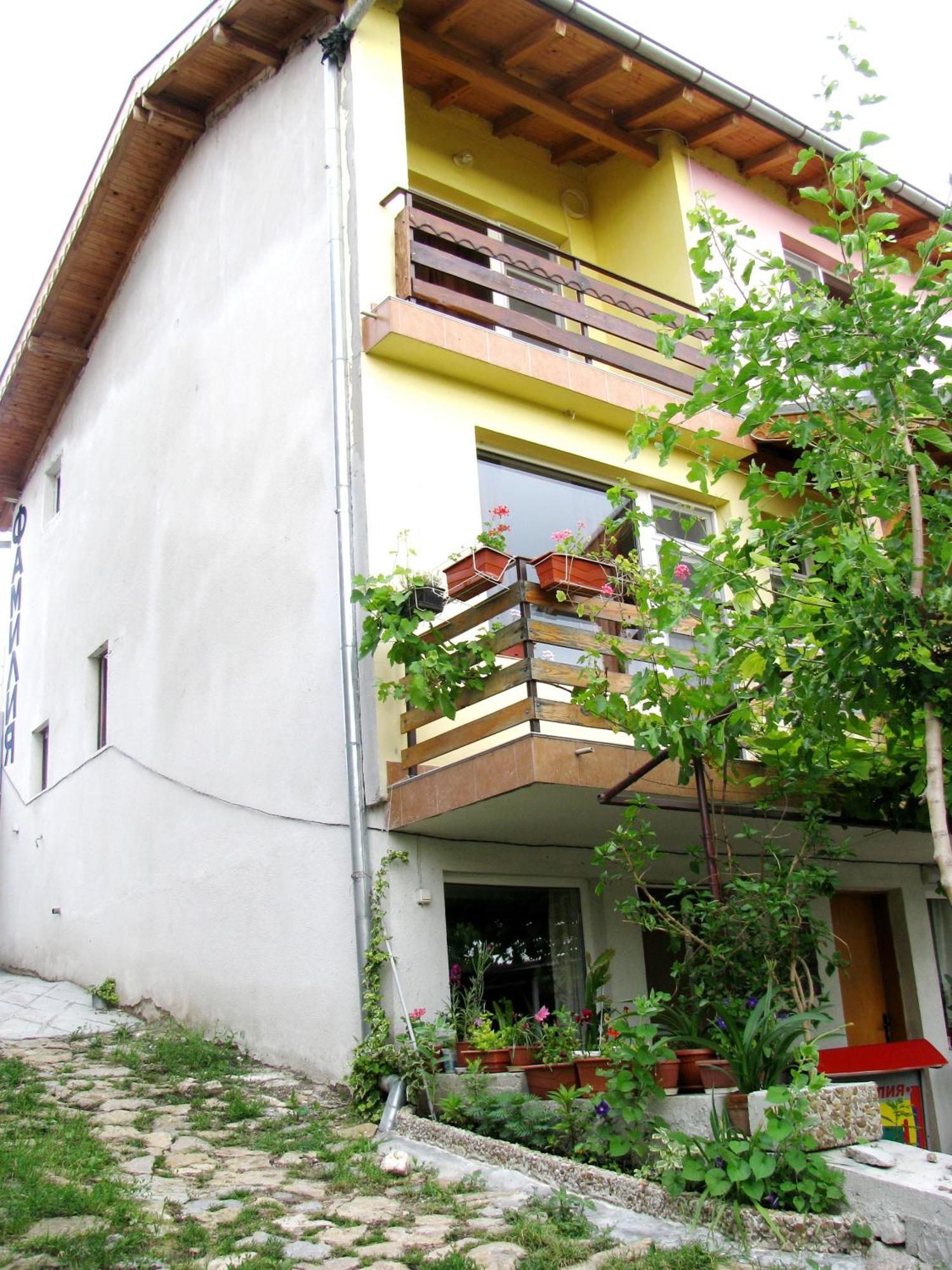 Guest House Familia Samovodene Esterno foto