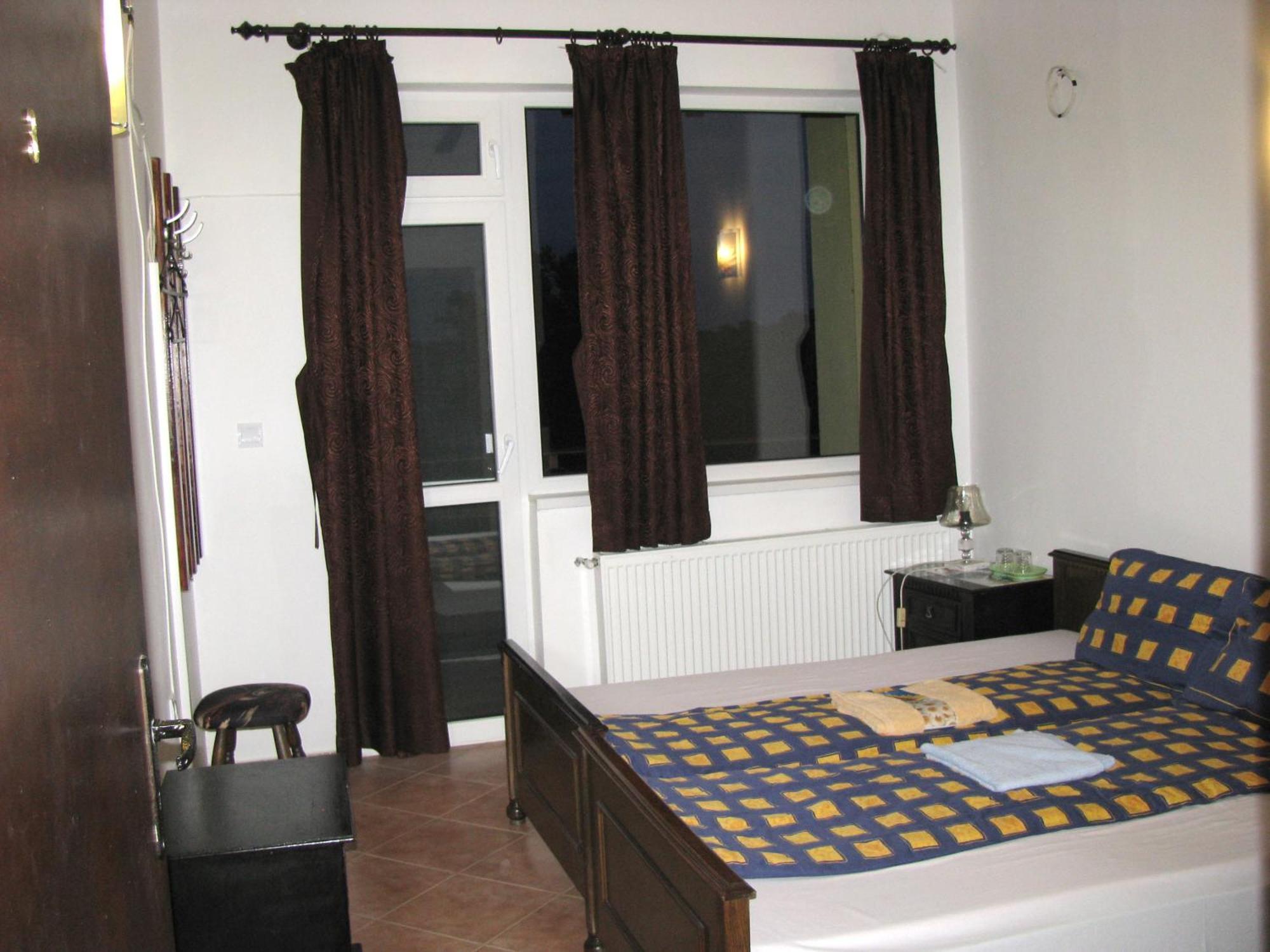 Guest House Familia Samovodene Esterno foto