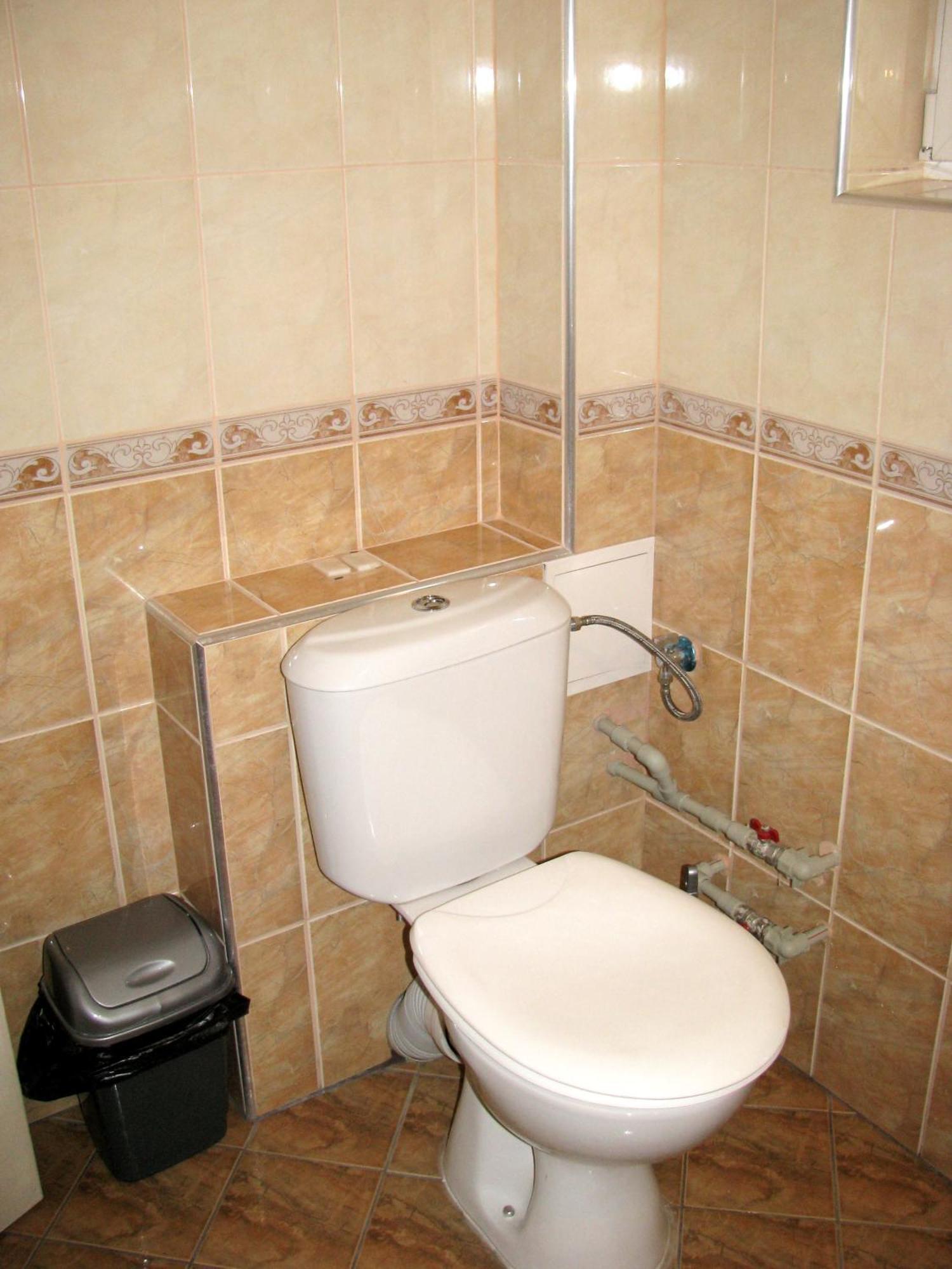 Guest House Familia Samovodene Esterno foto
