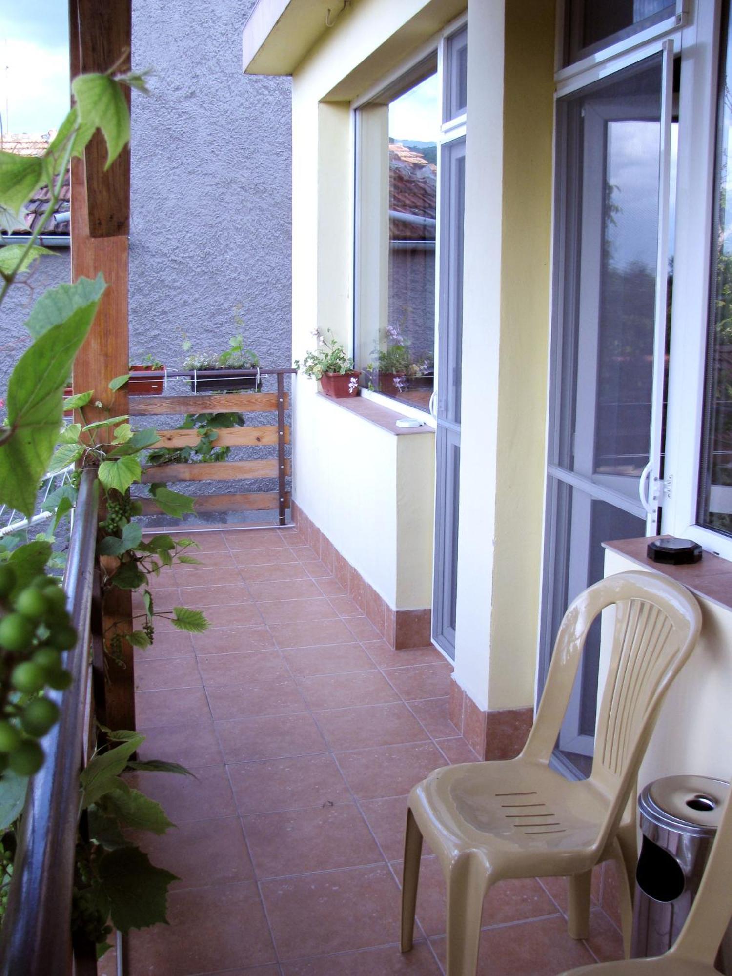 Guest House Familia Samovodene Esterno foto