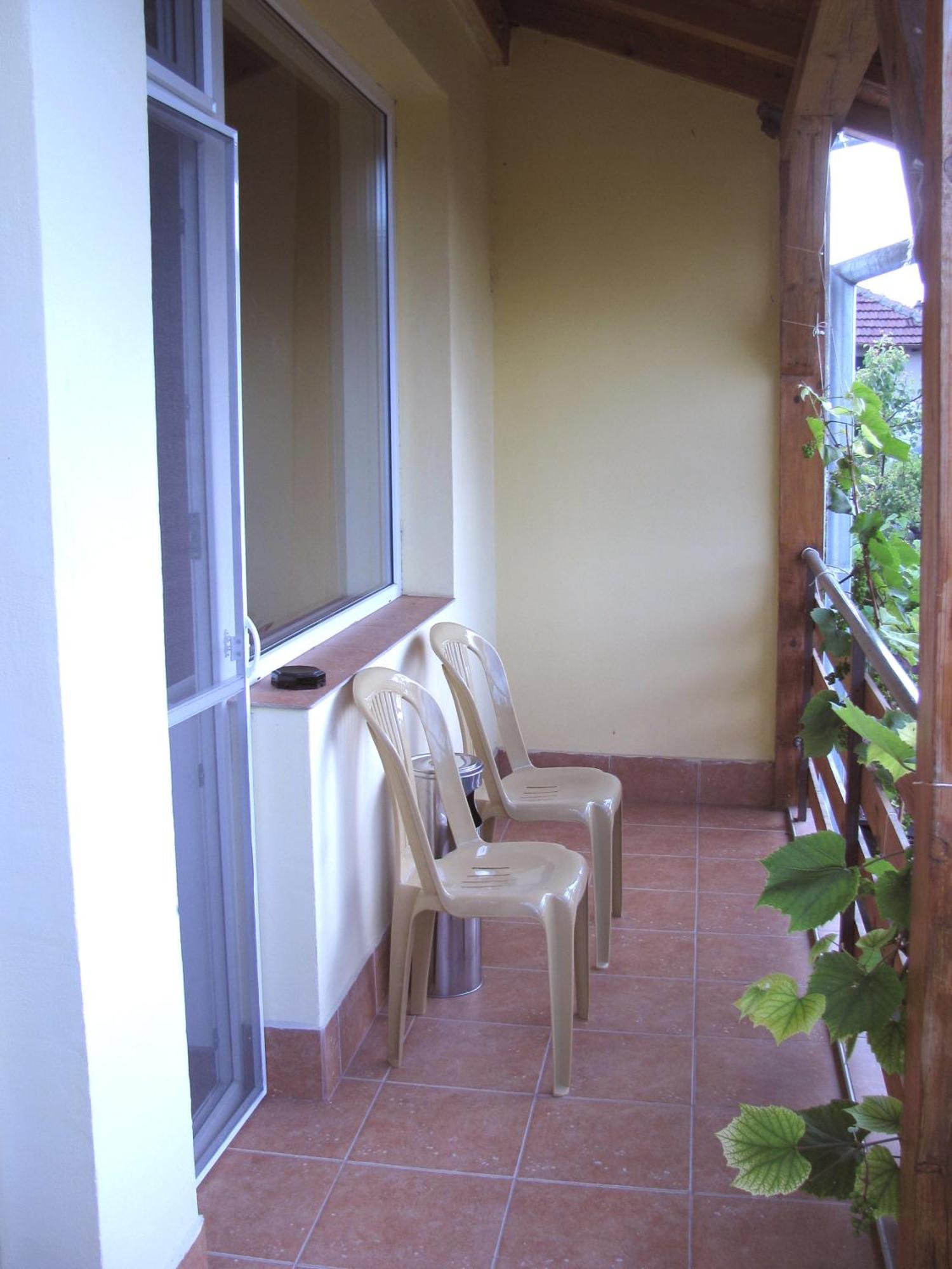 Guest House Familia Samovodene Esterno foto