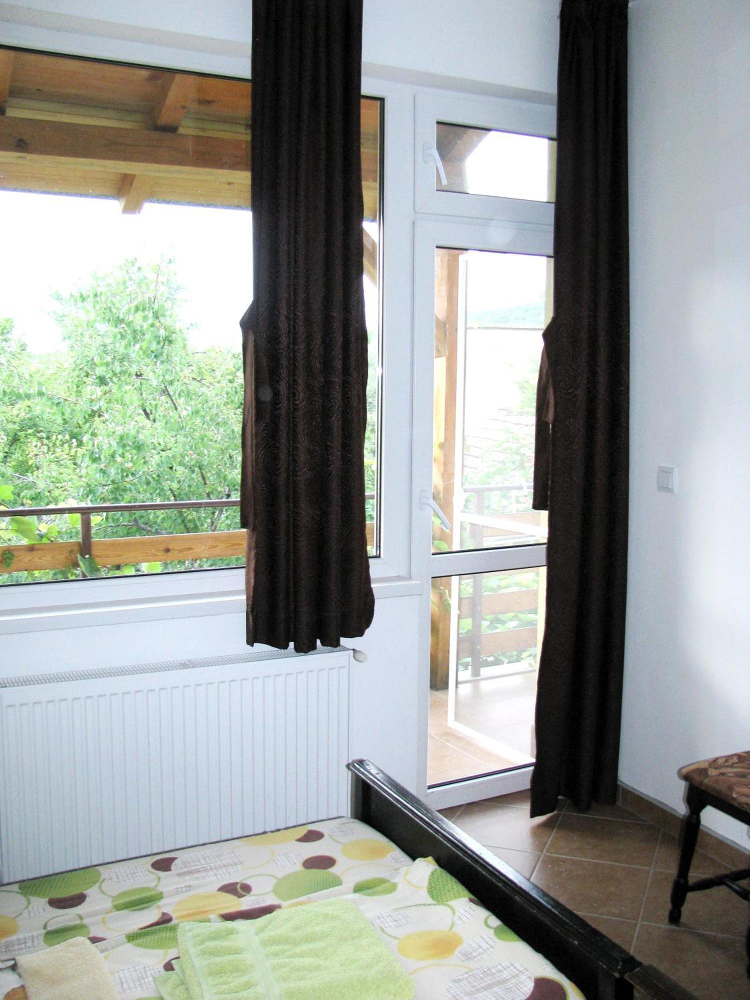Guest House Familia Samovodene Esterno foto