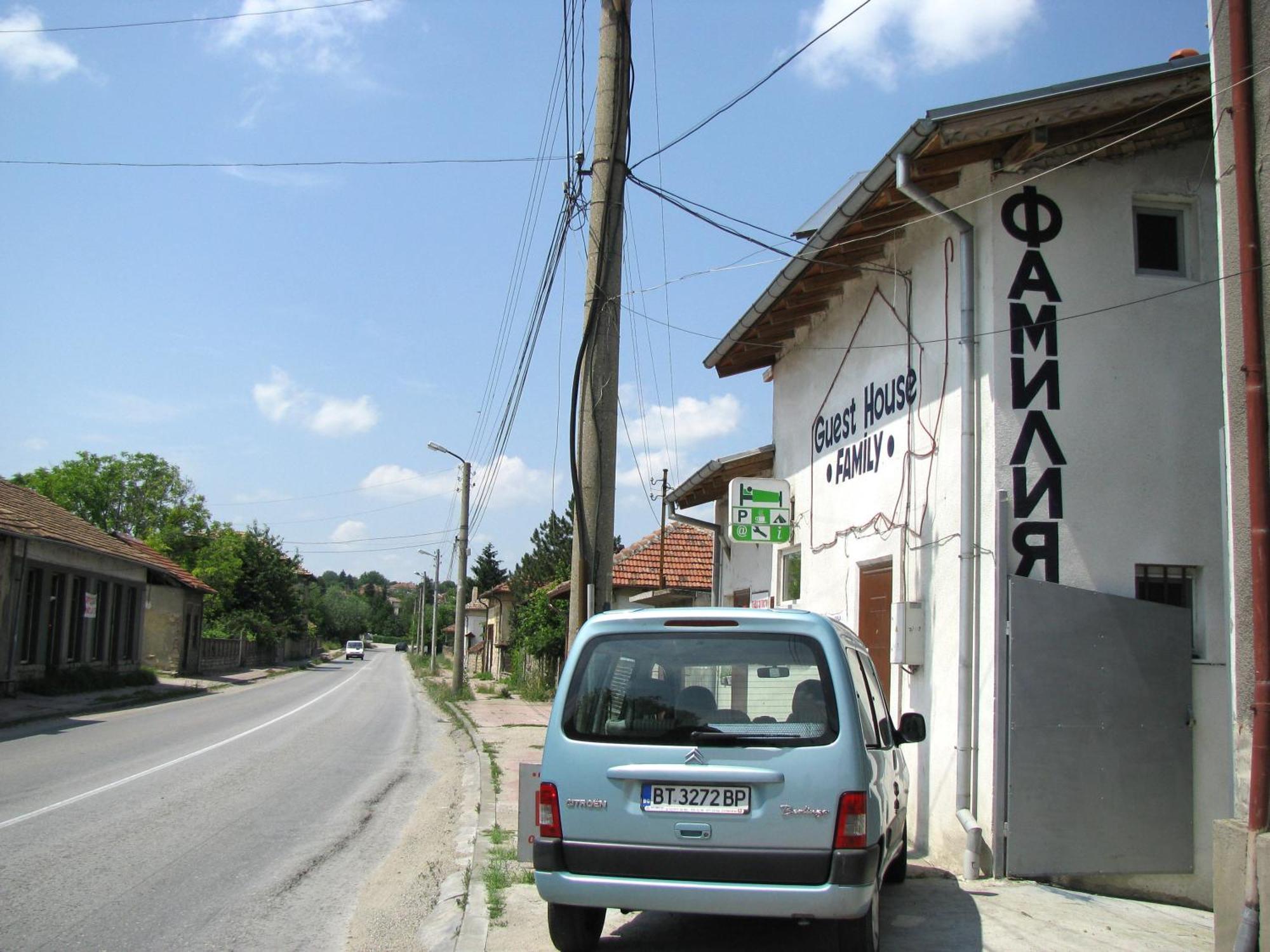Guest House Familia Samovodene Esterno foto