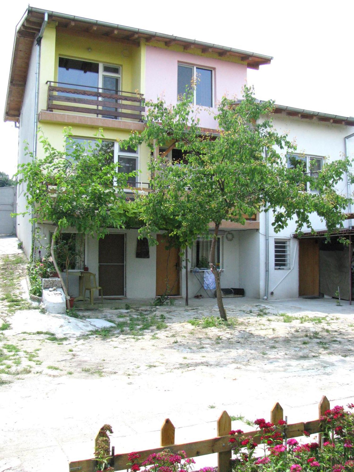 Guest House Familia Samovodene Esterno foto