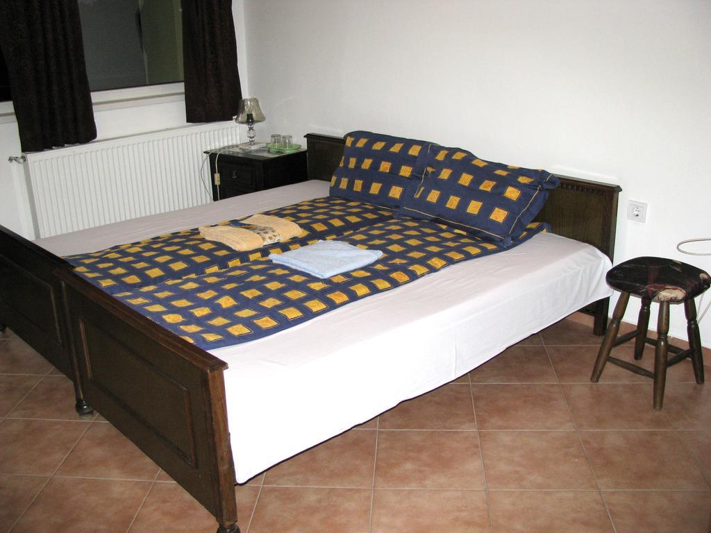 Guest House Familia Samovodene Esterno foto