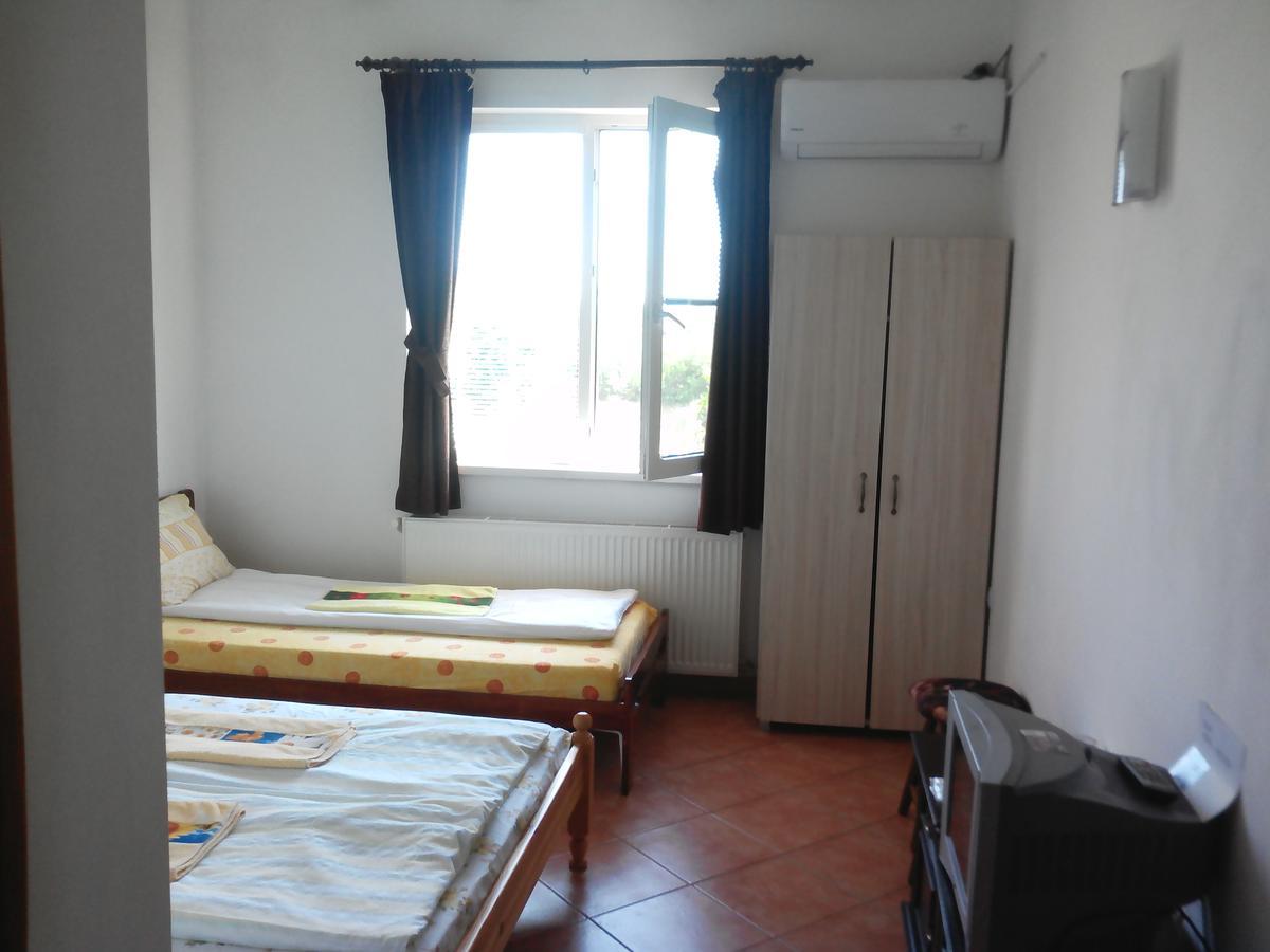 Guest House Familia Samovodene Esterno foto